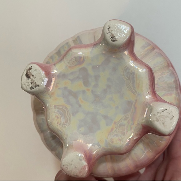 Vintage small irredentist pink pitcher vase 3D floral design - Picture 4 of 14